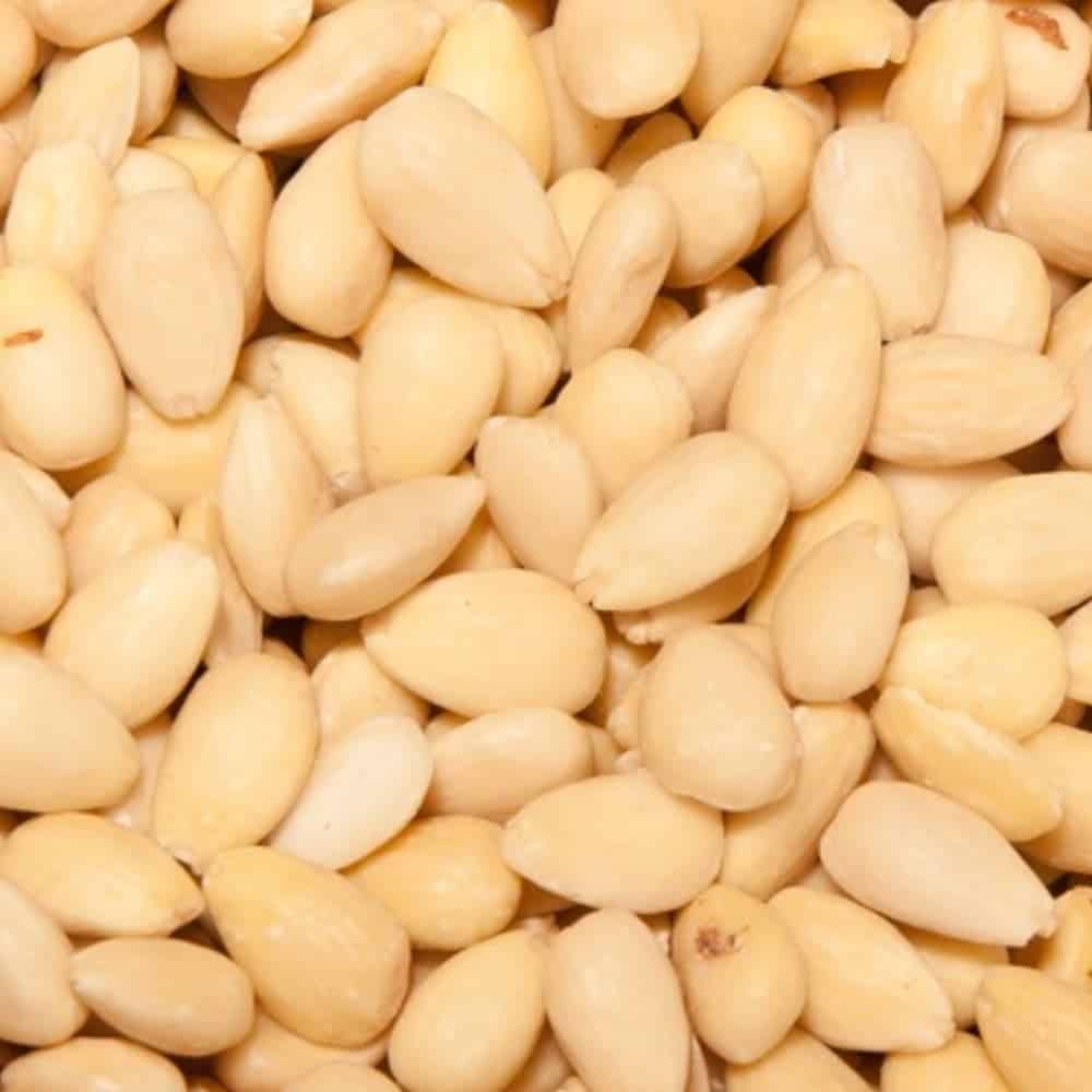 blanchierte Mandeln roh